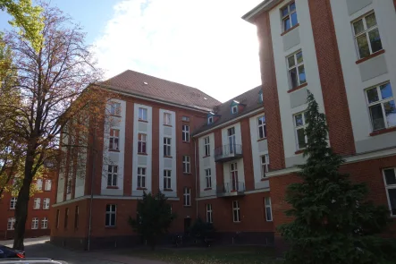 Hausansicht - Wohnung mieten in Brandenburg - Moderne Altbau-Whg in der Magdeburger Straße!