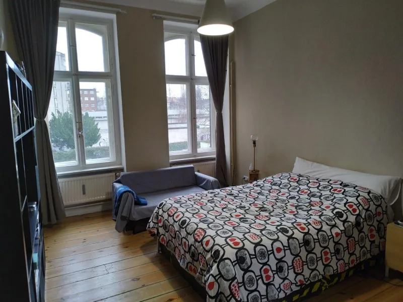 Wohnzimmer - Wohnung mieten in Berlin - Moderne Altbau-Whg mit EBK in Parknähe! *voll möbliert*