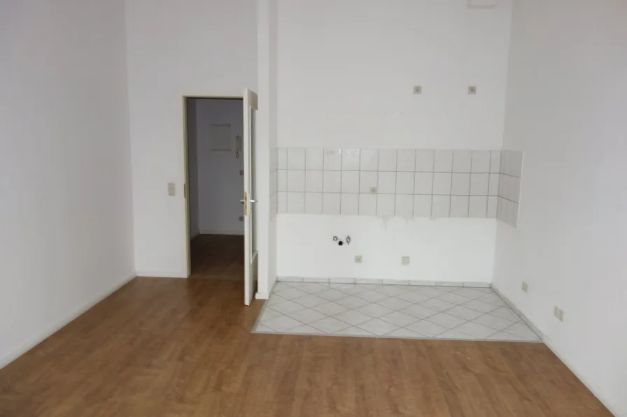 Wohnzimmer - Wohnung mieten in Brandenburg - **Besichtigung: So.,16.02. um 10:30 Uhr** Single-Whg in Altstadtnähe!