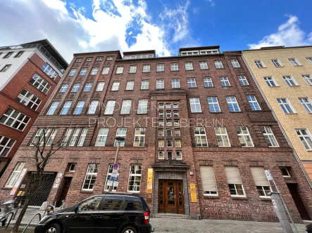 Außenansicht Novalisstraße 10 - Büro/Praxis mieten in Berlin - Büro in Berlin Mitte mieten in der Novalisstraße 10 #MitteBüro #Büroflächen #Novalisstraße10 #Berlin