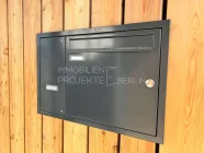 Klingelschild mit Briefkasten