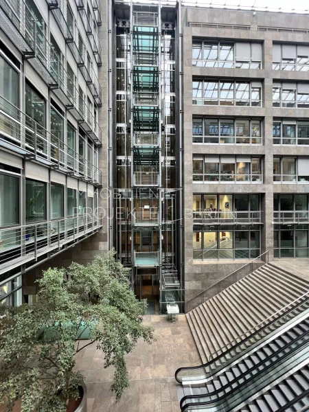 Innenansicht Friedrichstraße 60 - Atrium