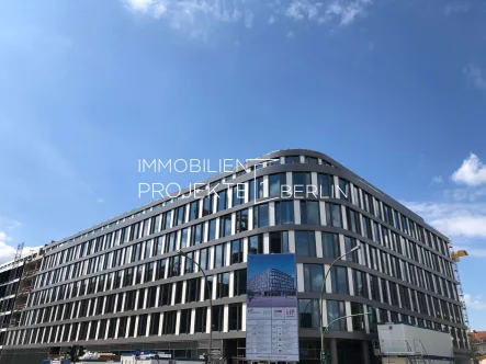 Außenansicht Hedwig-Dohm-Straße 2-6 - Büro/Praxis mieten in Berlin - SKO - SÜDKREUZ OFFICES - Büro mieten in Schöneberg - Büroflächen mieten am Sachsendamm #Bürohaus