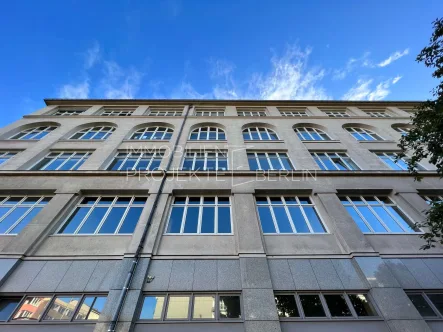 Außenansicht Potsdamer Straße 180-182 - Büro/Praxis mieten in Berlin - Büroflächen mieten direkt in der Potsdamer Straße 180-182 #PotsdamerStraße #OfficeSpace #Bürohaus