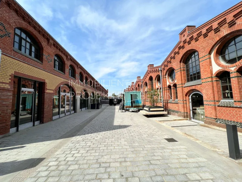 Außenansicht Historische Hallen - Büro/Praxis mieten in Berlin - Büros mieten in den Historischen Hallen im DSTRCT.Berlin Landsberger Allee 104 #DSTRCT #Bürohallen