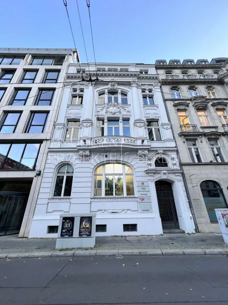 Außenansicht Dorotheenstraße 35 - Büro/Praxis mieten in Berlin - Büros mieten in Berlin-Mitte in der Dorotheenstraße 35 #Bürohaus #MitteBüro #OfficeSpace #Büroetage