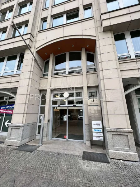 Außenansicht Schützenstraße 15-17 - Büro/Praxis mieten in Berlin - Büroetage mieten in der Schützenstraße 15-17 / Zimmerstraße 56 #MitteBüro #Bürohaus #Büroflächen