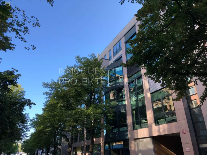 Außenansicht Katharinenstraße 12 - Büro/Praxis mieten in Berlin - Büroflächen mieten in Berlin im Bürohaus in der Katharinenstraße 12 #Office #BerlinHalensee #Büro