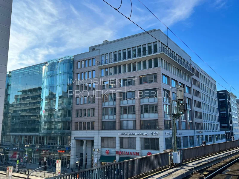 Außenansicht Georgenstraße 24/25 - Büro/Praxis mieten in Berlin - Büroflächen mieten in der Friedrichstraße 147/148 - Georgenstraße 24/25 in Mitte #Bürohaus #Office