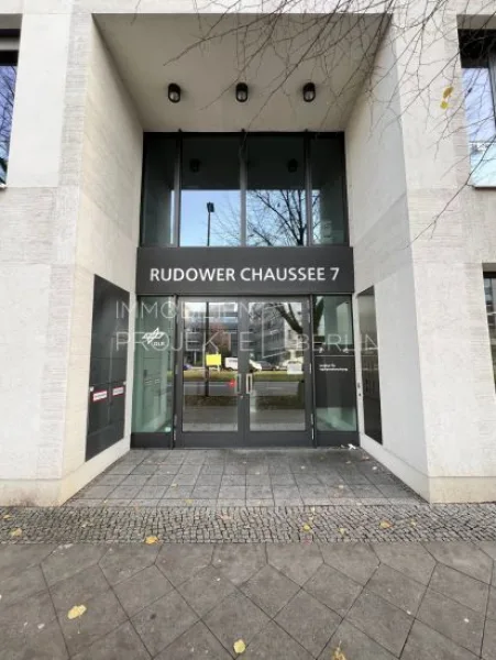 Eingangsbereich Rudower Chaussee 7