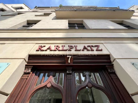 Außenansicht Karlplatz 7 - Büro/Praxis mieten in Berlin - Büroetage in Berlin-Mitte mieten am Karlplatz 7 #Karl7 #Mitte #Bürohaus #OfficeSpace #Dachgeschoss