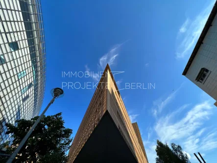 Außenansicht Atrium Tower - Büro/Praxis mieten in Berlin - Büros mieten in der Eichhornstraße 3 direkt am Potsdamer Platz #ThePlayce #AtriumTower #Bürohaus