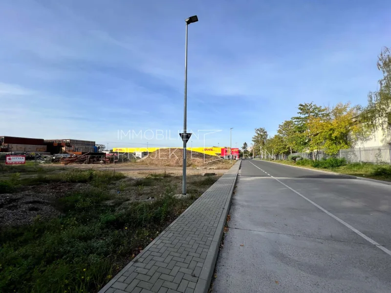 Hallen- und Büroflächen in der Tempelhof