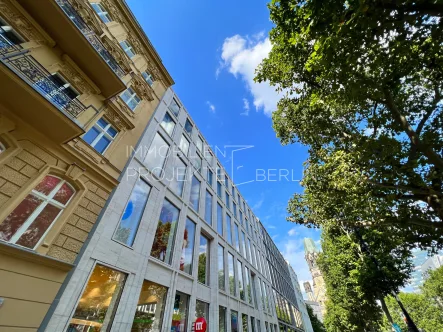 Außenansicht Kurfürstendamm 14 - FLXSpace - Büro/Praxis mieten in Berlin - Individuelle Büros mieten direkt am Kurfürstendamm 14 im Gloria Berlin #Büro #Office #FLXSpace