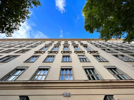 Außenansicht Potsdamer Straße 188-192 - Büro/Praxis mieten in Berlin - Bürohaus mieten Schöneberg direkt in der Potsdamer Straße 188-192 #BüroSchöneberg #OfficeSpace