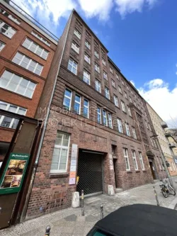 Außenansicht Novalisstraße 10 - Büro/Praxis mieten in Berlin - Büroetage in Mitte mieten in der Novalisstraße 10 #MitteBüro #Büroflächen #Office #Novalisstraße10