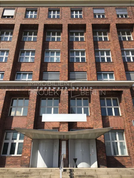 Außenansicht Funkwerk Berlin - Büro/Praxis mieten in Berlin - Funkwerk Berlin Büro in Tempelhof mieten Colditzstraße 34-36 #FunkwerkBerlin #Bürohaus #OfficeSpace