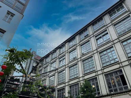 Außenansicht Bergmannstraße 102/103 - Büro/Praxis mieten in Berlin - Büro mieten im Bergmannkiez in der Bergmannstraße 102/103 Kreuzberg #Bürohaus #Loftbüro #Office