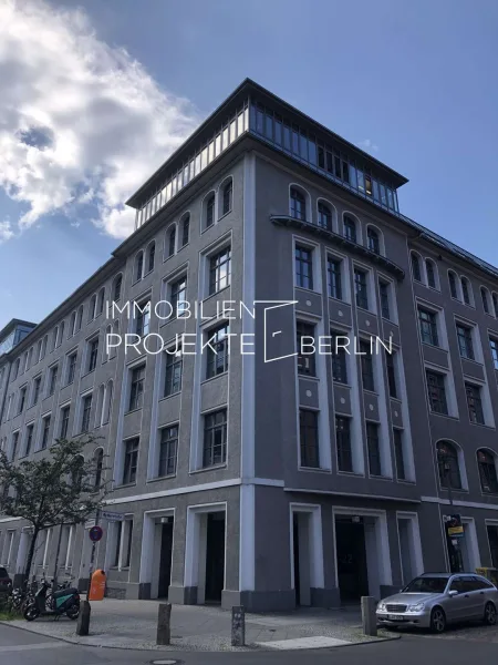 Außenansicht Rotherstraße 20-22 - Büro/Praxis mieten in Berlin - Dachgeschoss mieten in den LUX Cubes in der Rotherstraße 20-22 / Ehrenbergstraße 19-20 #Office #BLN