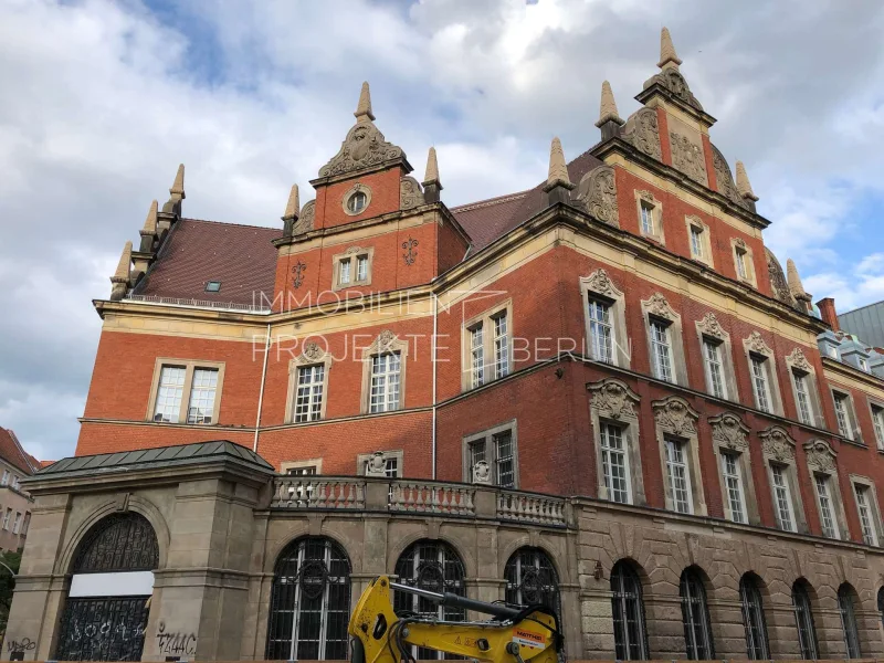 Büro mieten in Berlin Neukölln - Büro/Praxis mieten in Berlin - Büroflächen mieten in der Alten Post Neukölln - Bürogebäude Karl-Marx-Straße 97-99 / Donaustraße 42