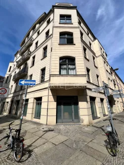 Außenansicht Karlplatz 7 - Büro/Praxis mieten in Berlin - Exklusive Büroflächen in Mitte mieten am Karlplatz 7 # Büros mieten in Berlin-Mitte #Karl7 #Mitte