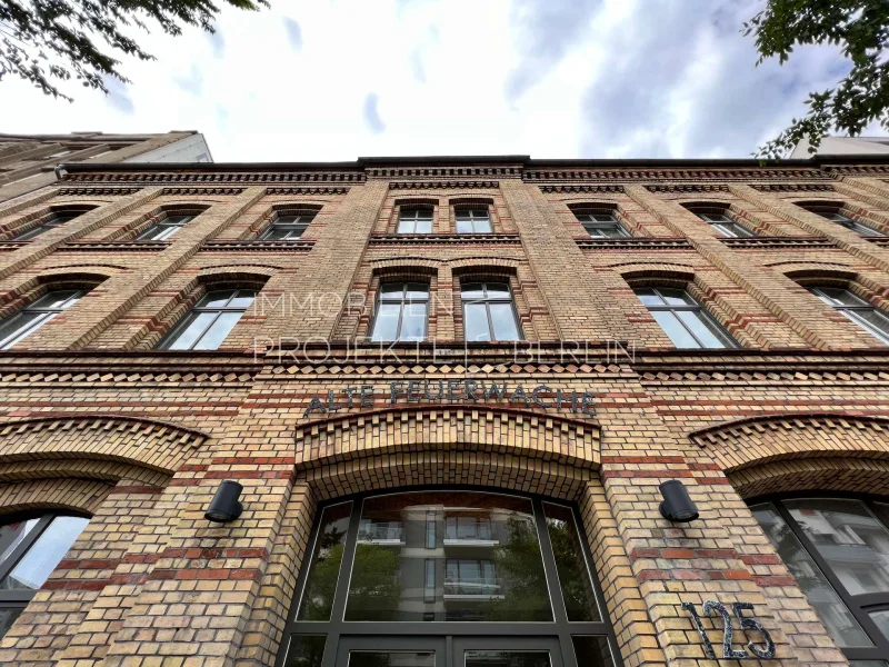 Außenansicht Köpenicker Straße 125 - Alte Feuerwache - Büro/Praxis mieten in Berlin - Büro mieten in der Köpenicker Straße 125 in der Alten Feuerwache #Bürohaus #Denkmalobjekt #Office