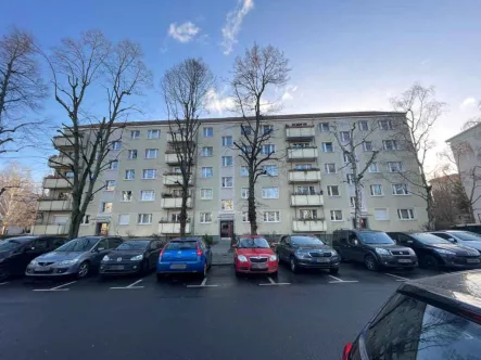 Hausansicht - Wohnung kaufen in Berlin - Kapitalanlage: Vermietete 3-Zimmerwohnung in Friedrichshain