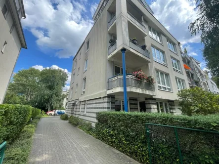 Hausansicht - Wohnung kaufen in Berlin - Kapitalanlage: Vermietete 3-Zi.-Wohnung in guter Lage von Pankow zu verkaufen.