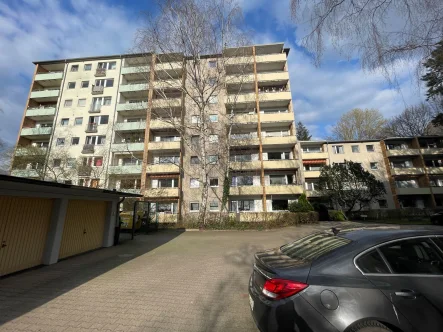 Strassenansicht - Wohnung kaufen in Berlin - Vermietete 1,5 Zimmerwohnung, traumhafte Lage in Wedding zu verkaufen