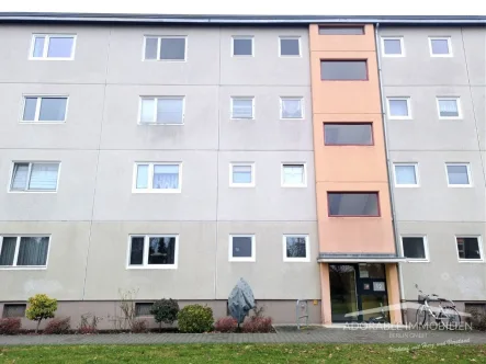 Hausansicht - Wohnung kaufen in Berlin - Kapitalanlage: Gepflegte 2 Zimmerwohnung in Berlin-Spandau