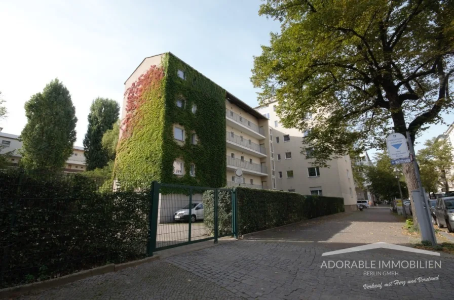 Ansicht Haus 2 - Wohnung kaufen in Berlin - Helle 1-Zimmer-Wohnung mit Balkon in ruhiger Lage fast am Ku'damm