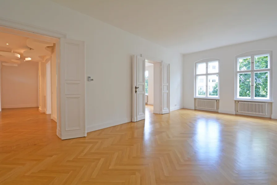 Wohnzimmer - Wohnung kaufen in Berlin - Traumhafte Eigentumswohnung im sanierten Altbau in der City West