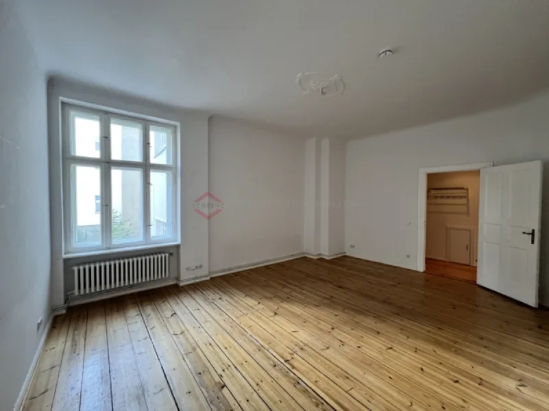 Wohnzimmer - Wohnung mieten in Berlin - *Ruhige Hoflage* Charmante 2-Zimmer-Altbauwohnung mit Balkon und Dielen in Steglitz