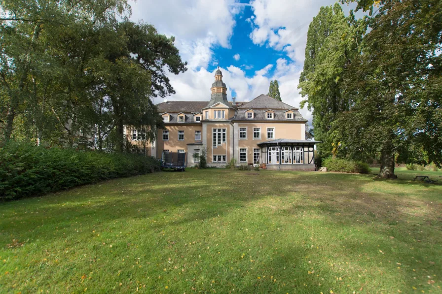 Schloss Sorgenlos in Peenehagen - Wohnung mieten in Peenehagen-Sorgenlos - Erdgeschosswohnung mit vier Zimmer und Terrasse | Schloss Sorgenlos