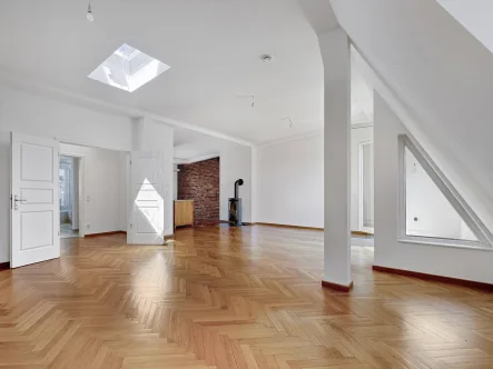 Livingroom1 - Wohnung kaufen in Berlin - Exklusive 2-Zimmer-Dachgeschosswohnung mit Einbauküche, zwei Balkonen und Kamin in Friedrichshain