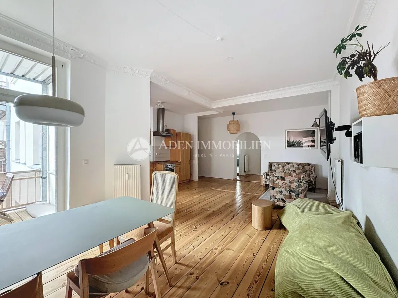 Wohn- Essbereich - Wohnung mieten in Berlin Friedrichshain - Historischer Altbau trifft modernen Komfort: 4 Zimmer mit Balkon in Friedrichshain