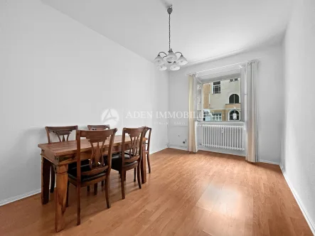 Zimmer 2 Ansicht 2 - Wohnung kaufen in Berlin - *Hochparterre Wohntraum: Gemütliche 3-Zimmer-Wohnung an der Kantstraße!*