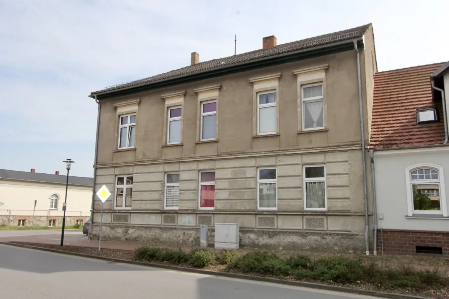 Titelbild - Haus kaufen in Altentreptow - HORN IMMOBILIEN ++ Altentreptow vermietetes Zweifamilienhaus