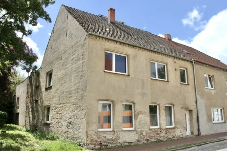 Hausansicht - Haus kaufen in Strasburg (Uckermark) - HORN IMMOBILIEN ++ Strasburg großes Haus mit drei Wohneinheiten