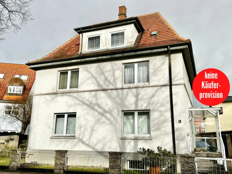 Hausansicht - Haus kaufen in Neubrandenburg - HORN IMMOBILIEN ++ Neubrandenburg Mehrfamilienhaus in guter Lage, modernisierungsbedürftig