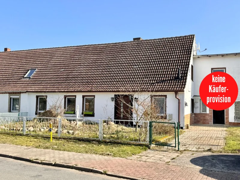 Hausansicht - Haus kaufen in Siedenbollentin - Haus für Handwerker - Ehemaliges Bauernhaus+Scheune in Siedenbollentin, Renovierung begonnen