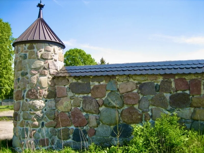 Mauer aus Naturstein