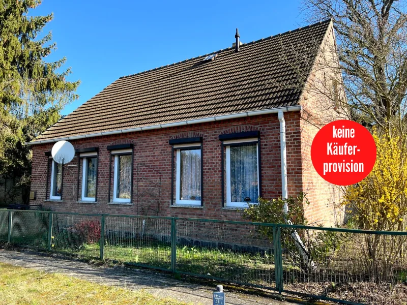Hausansicht vorne - Haus kaufen in Hammer a. d. Uecker - HORN IMMOBILIEN ++ Haus und tolles Grundstück, landschaftlich idyllische Lage bei Hammer a.d. Uecker