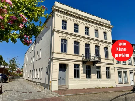 Hausansicht - Haus kaufen in Ueckermünde - HORN IMMOBILIEN ++ Büroetage in bester repräsentativer Lage von Ueckermünde direkt an der Uecker