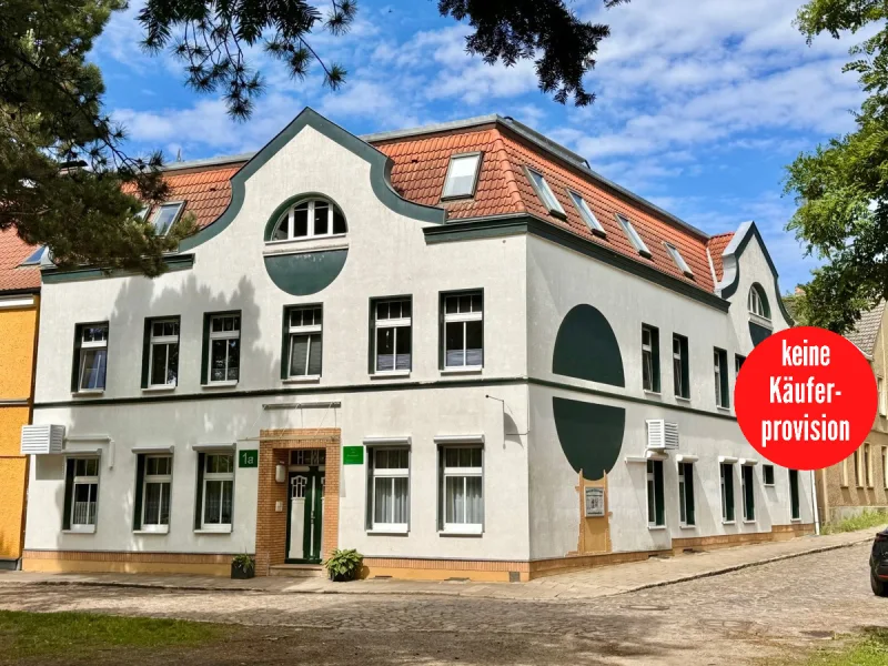 Hausansicht Mehrfamilienhaus in Friedland - Haus kaufen in Friedland - Mehrfamilienhaus in Friedland, eine große Wohnung für Eigennutzer, 3 vermietet + 2 Ferienwohnungen