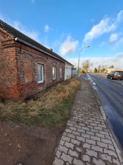 Hausansicht - Haus kaufen in Demmin - Doppelhaus mit großem Grundstück in Randow bei Demmin