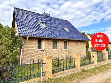 Einfamilienhaus in Rossow bei  Löcknitz - Haus kaufen in Rossow - HORN IMMOBILIEN ++ Rossow bei Löcknitz, Einfamilienhaus  mit großer Garage