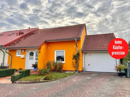 Hausansicht - Haus kaufen in Friedland - HORN IMMOBILIEN ++ schöne Doppelhaushälfte in Friedland, ruhige Lage