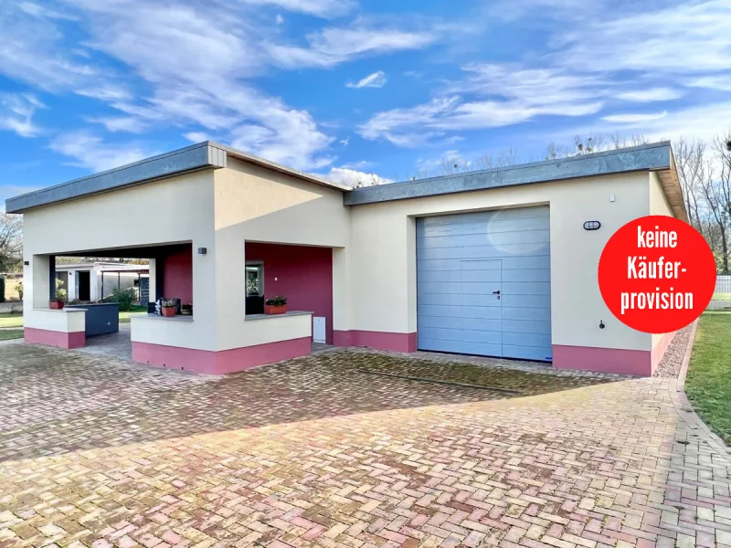 Hausansicht - Haus kaufen in Boldekow - HORN IMMOBILIEN ++ alles ebenerdig und behindertengerecht, große Garage mit elektrischem Rolltor