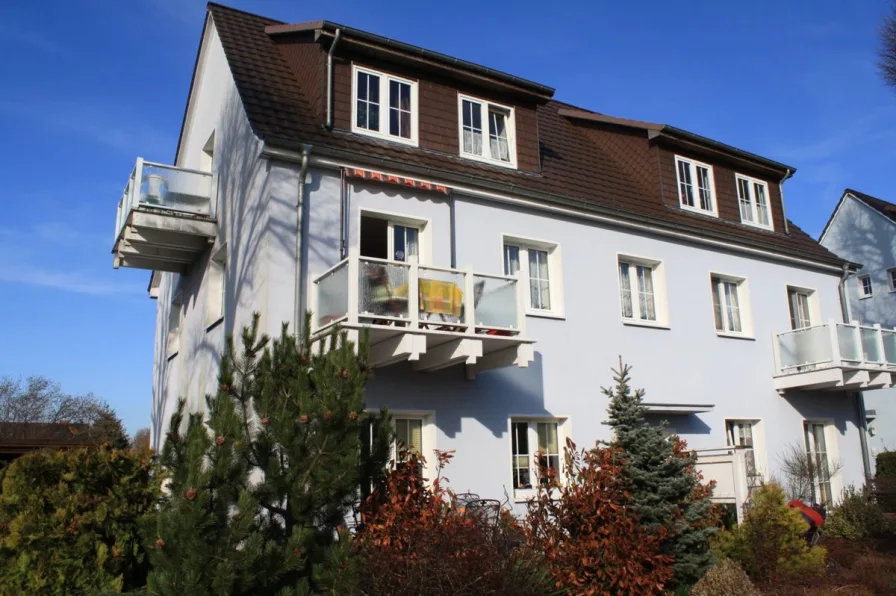 Hausansicht - Haus kaufen in Rechlin - HORN IMMOBILIEN ++ Rechlin an der Müritz vermietetes Mehrfamilienhaus zu verkaufen